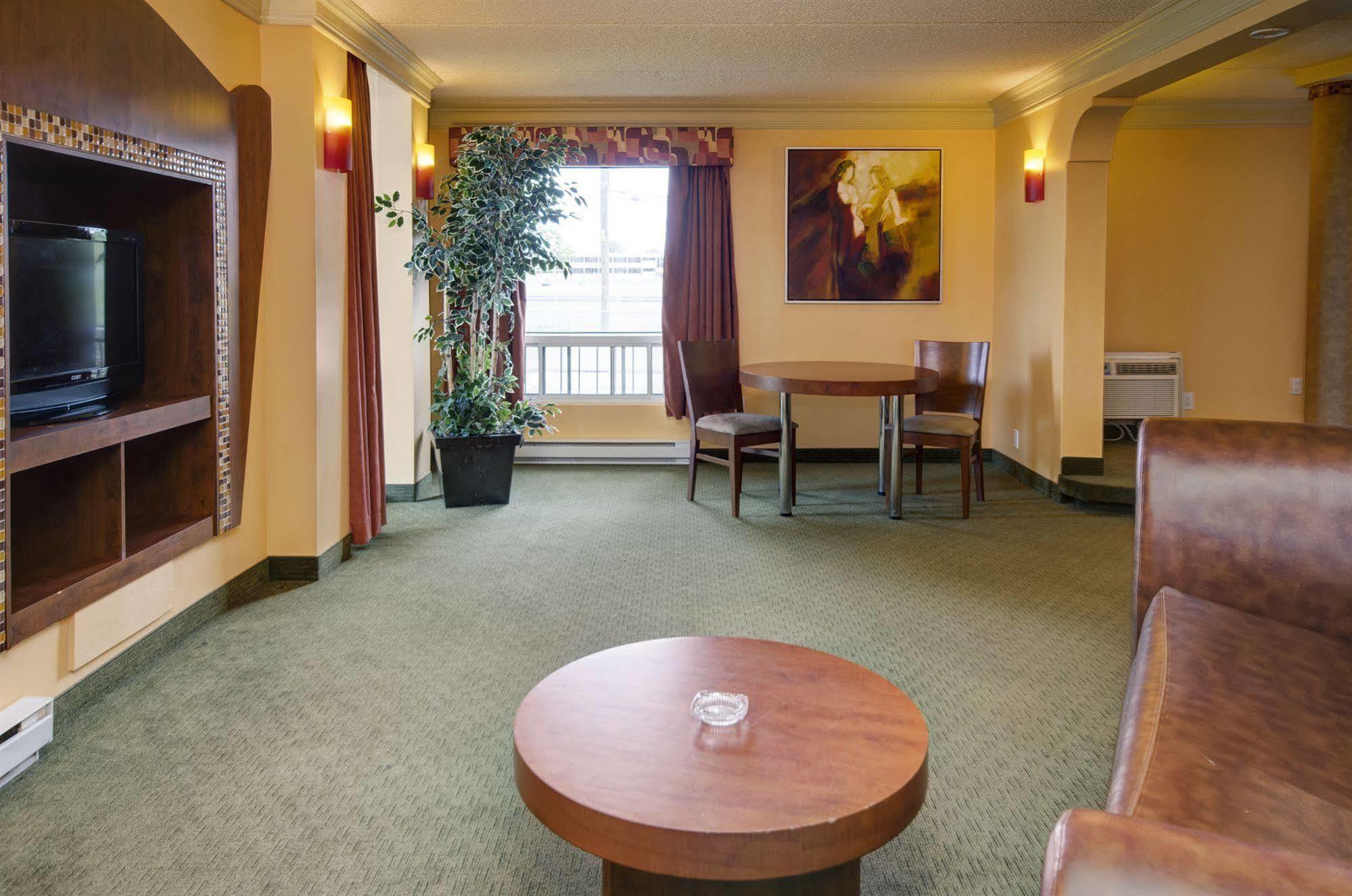 Motel Labarre Longueuil Zewnętrze zdjęcie