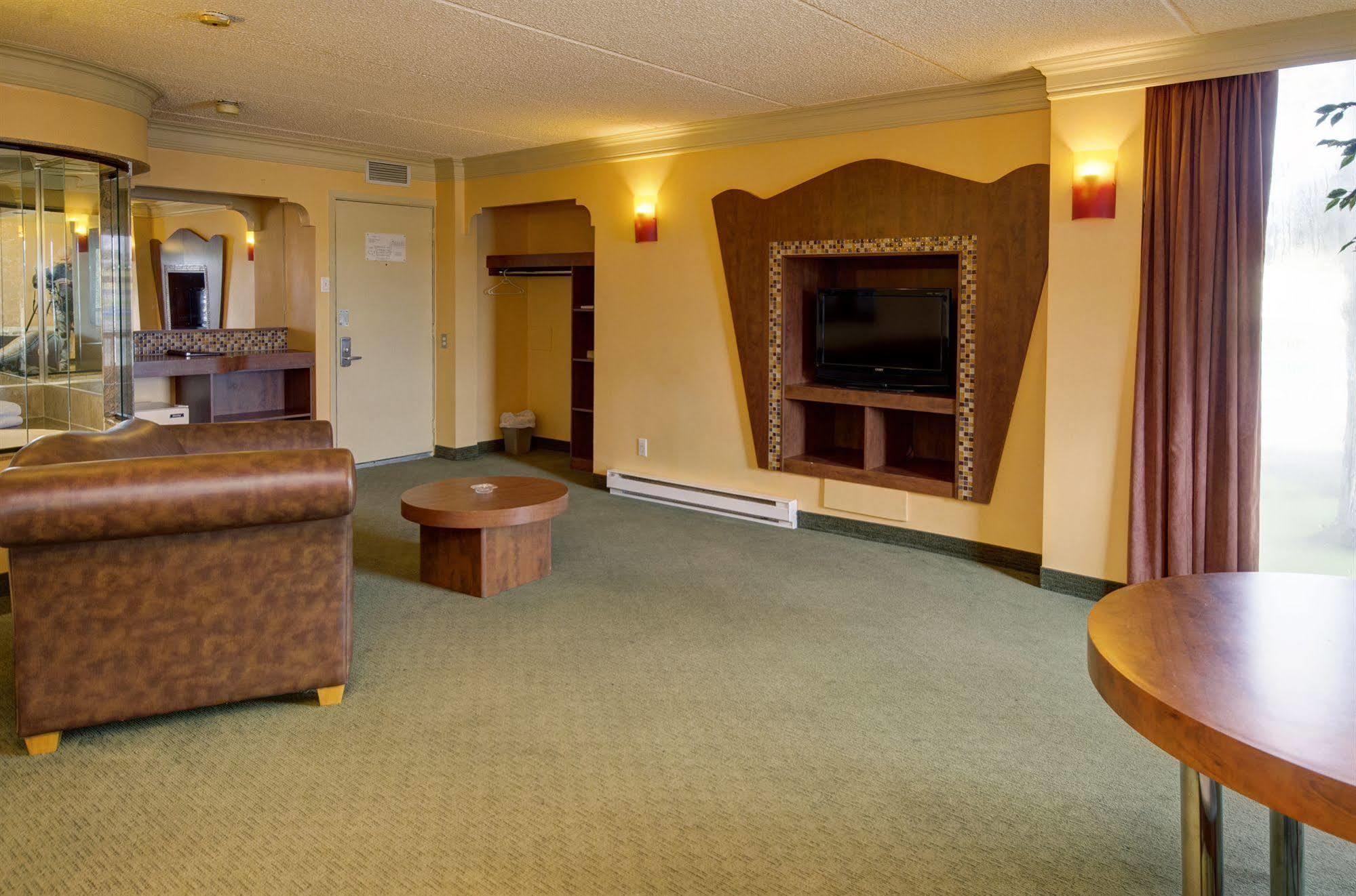 Motel Labarre Longueuil Zewnętrze zdjęcie