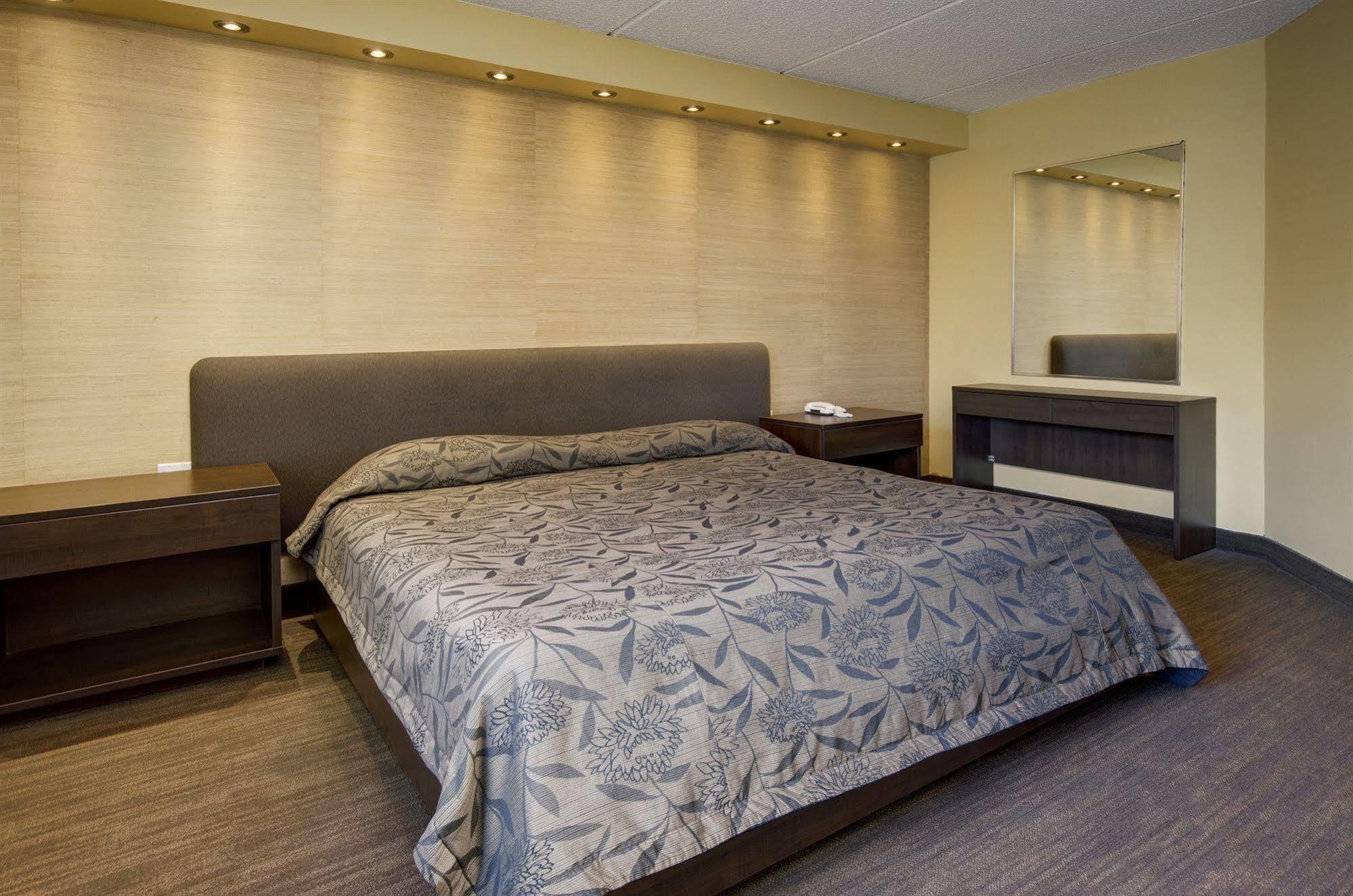 Motel Labarre Longueuil Zewnętrze zdjęcie